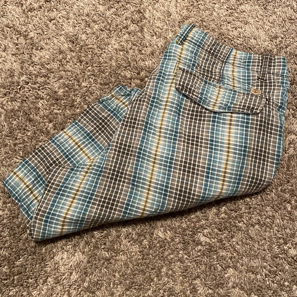 Tommy Bahama Blue/Brown/Tan Linen Cargo shorts. Size 36. Excellent condition.